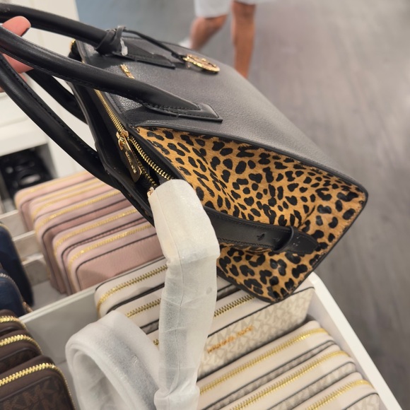 COPY - Michael Kors Black and Leopard Print Women's Bag - Picture 2 of 4
